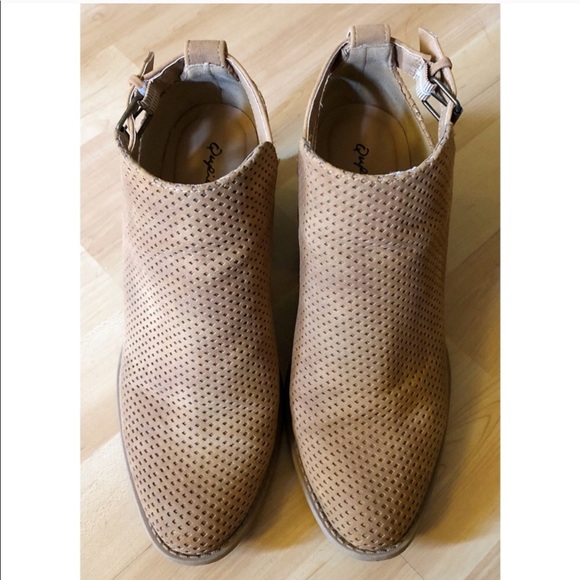 Qupid Tan Cutout style ankle booties - Picture 3 of 5